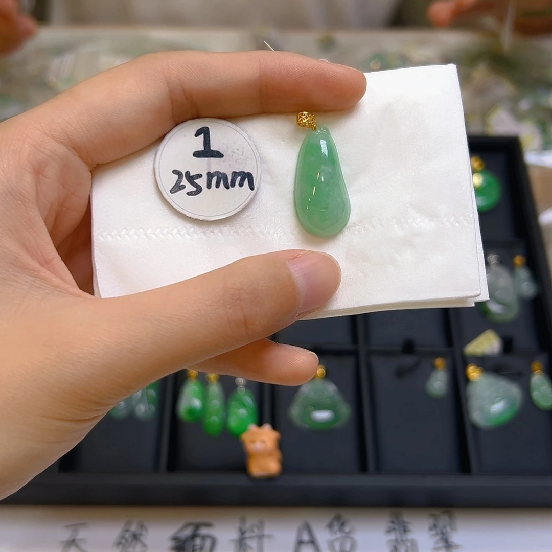 翡翠吊坠(不含链)18K金镶嵌翡翠