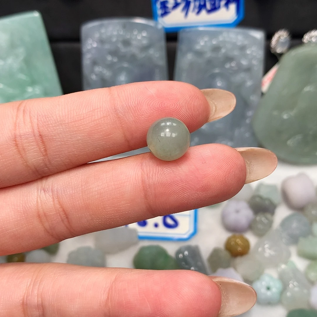 翡翠未镶嵌颈饰单珠