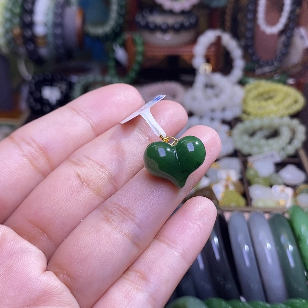 和田玉未镶嵌颈饰碧玉满色满绿老矿料金镶屁桃