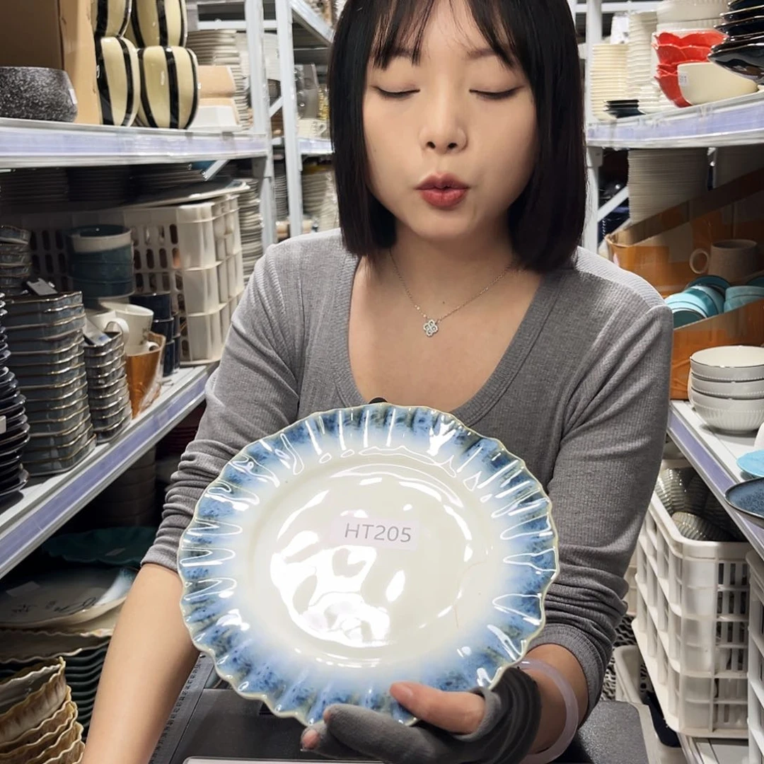 瓷片205。            两个