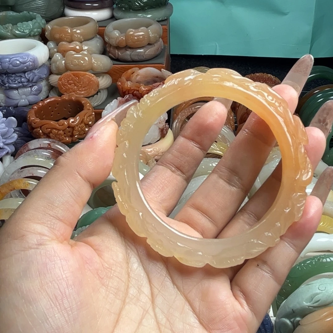 石英质玉未镶嵌雕花手镯