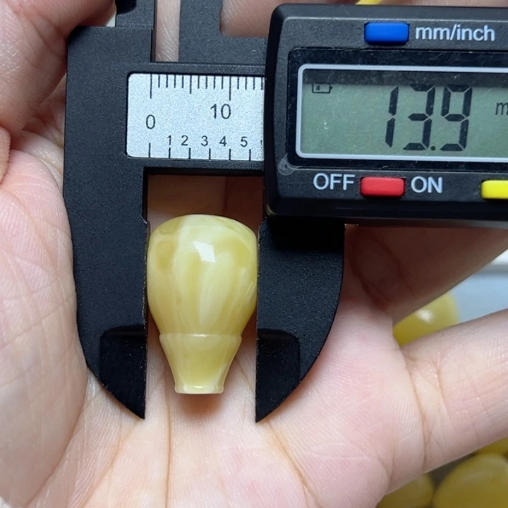 琥珀未镶嵌裸石三通