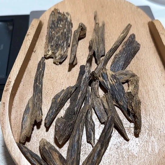 沉香手把件海南小树心油4.75克，古树香碎