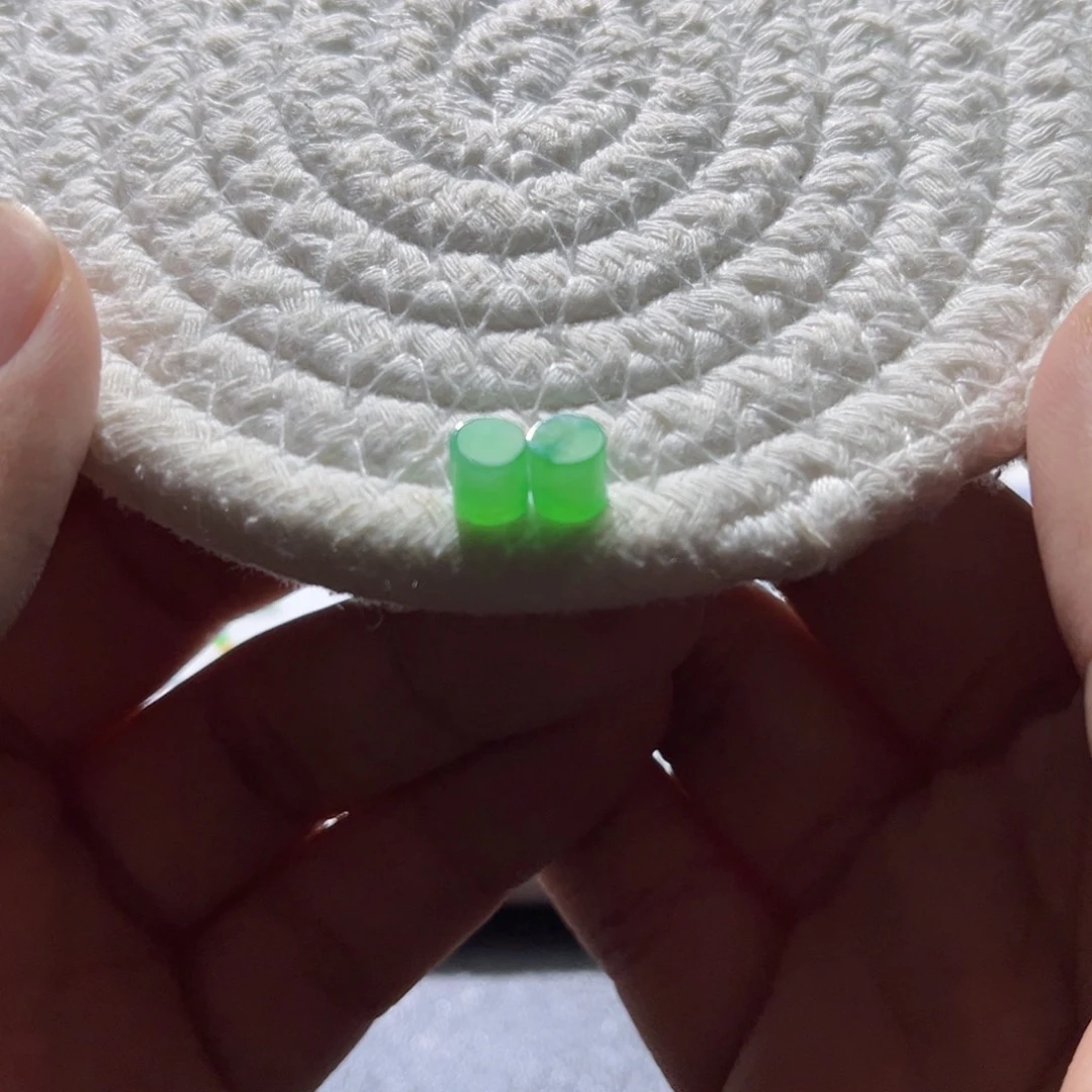 散珠翡翠裸石一对6mm