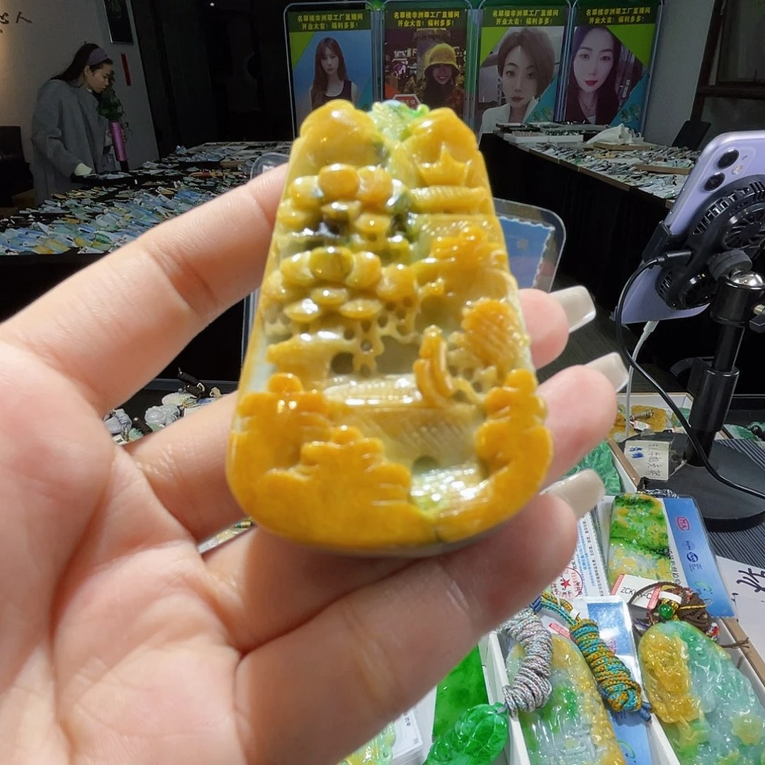颈饰未镶嵌翡翠一