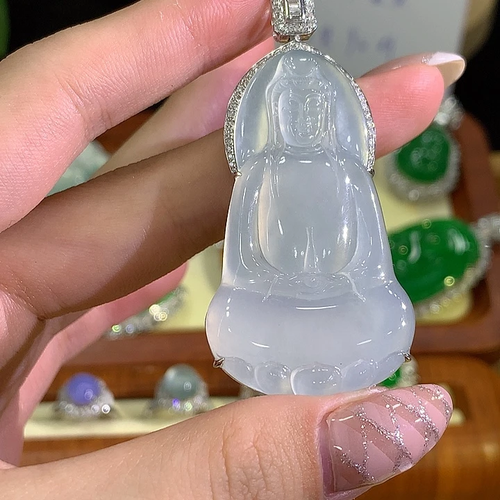 颈饰18K金镶嵌翡翠