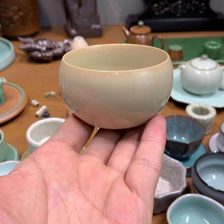 龙泉青瓷手工米黄釉