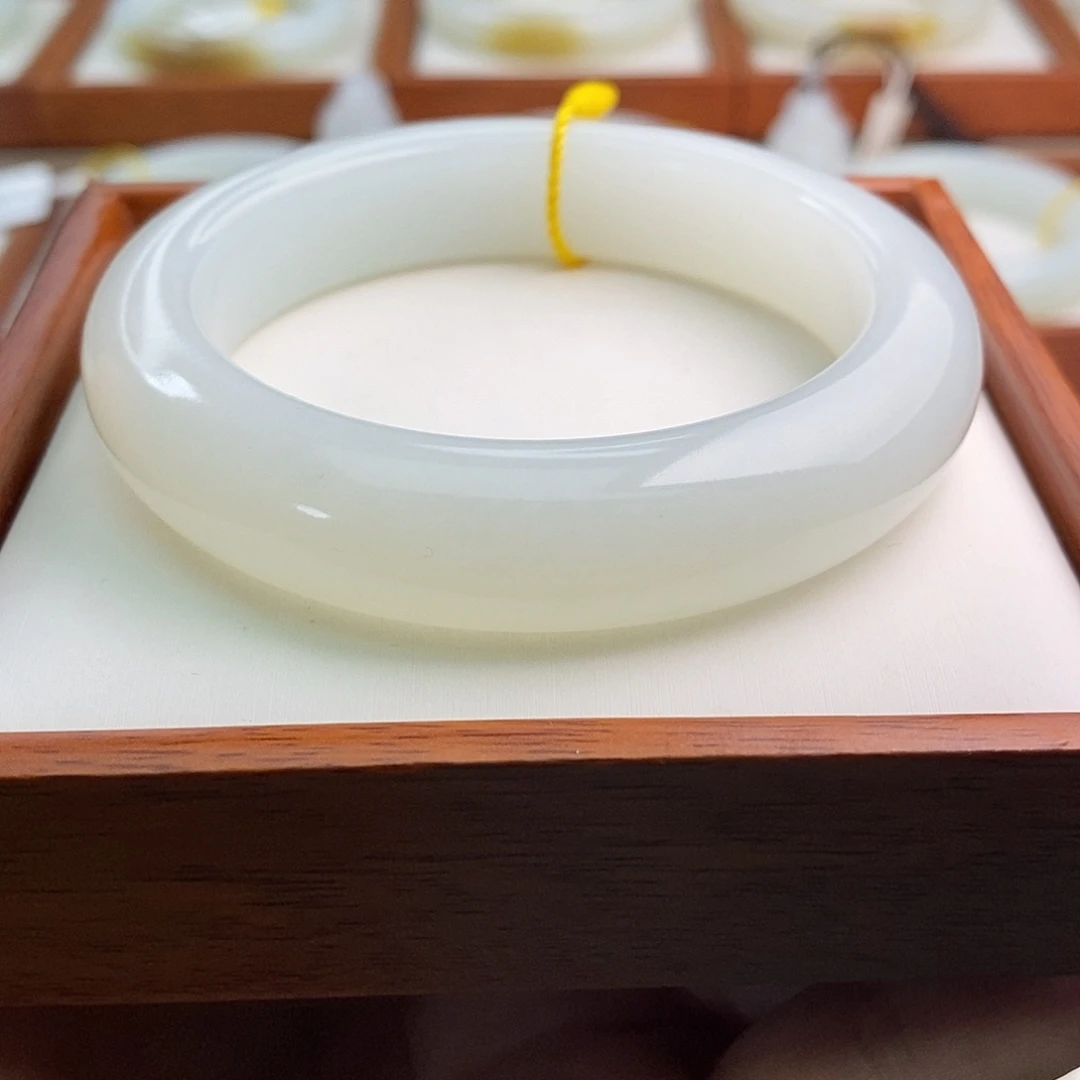 和田玉（白玉）未镶嵌手镯