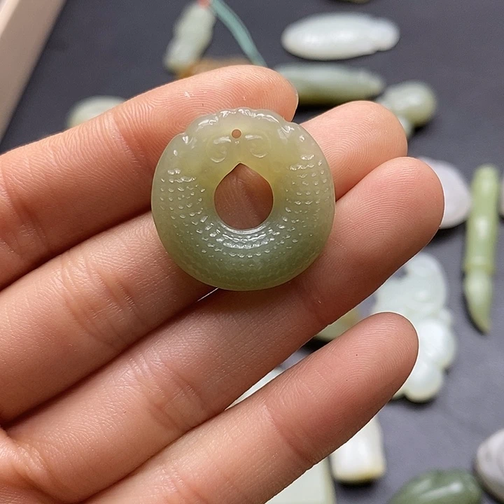 颈饰未镶嵌和田玉