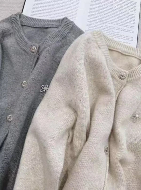 /雏菊开衫/重工花朵胸标宽松针织开衫 衣长56 胸围52 J09