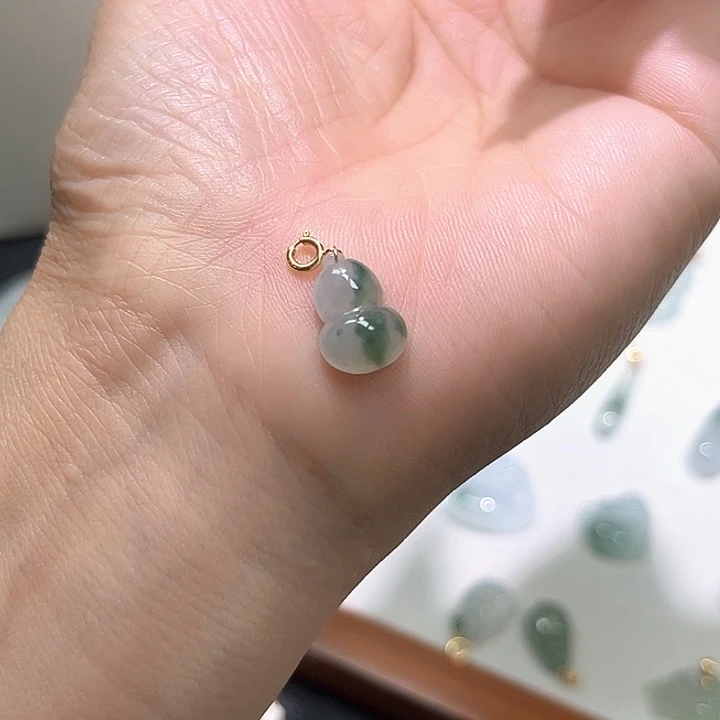 颈饰18K金镶嵌翡翠