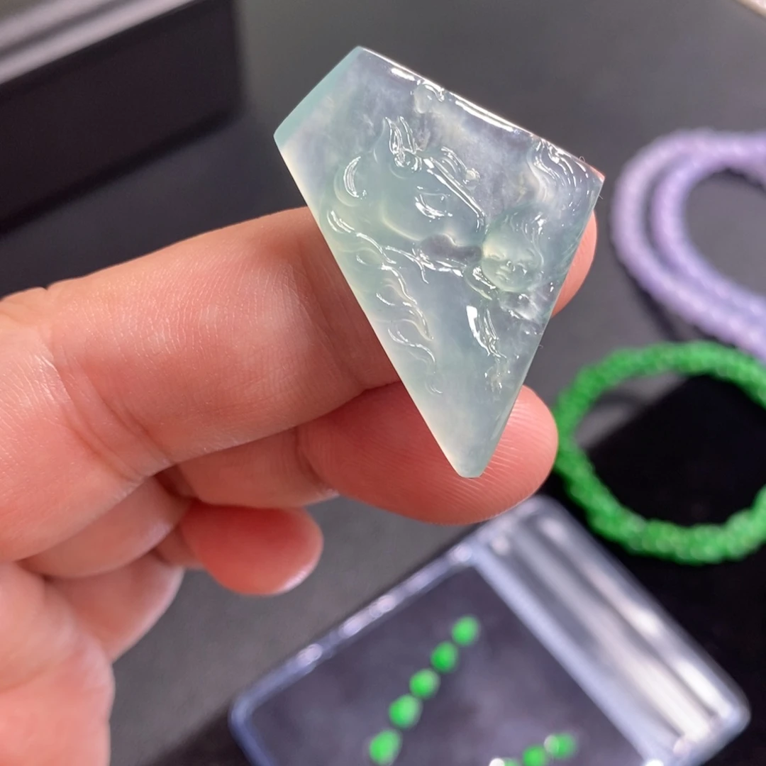 翡翠裸石高冰独角兽