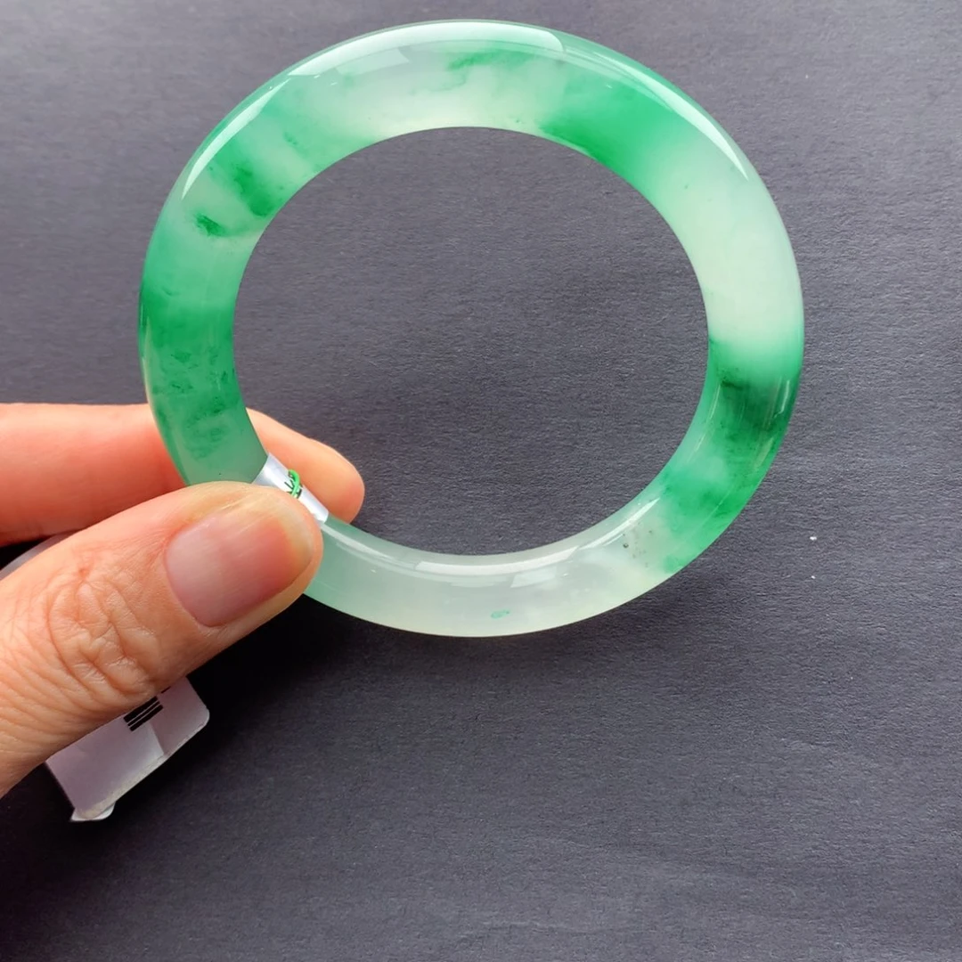 【闪购商品】未镶嵌手镯石英质玉