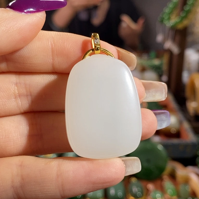 【闪购商品】吊坠(赠链)18K金镶嵌和田玉