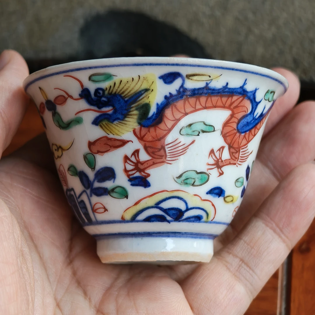 五彩龙纹茶杯｜杯身绘制精美龙纹图案，红蓝绿三色搭配