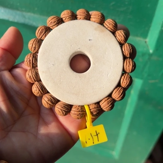 木质野生桃核手串