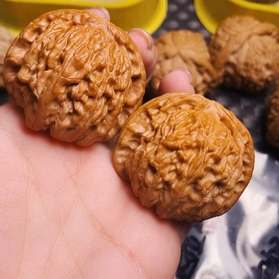 大*文玩核桃球白一对