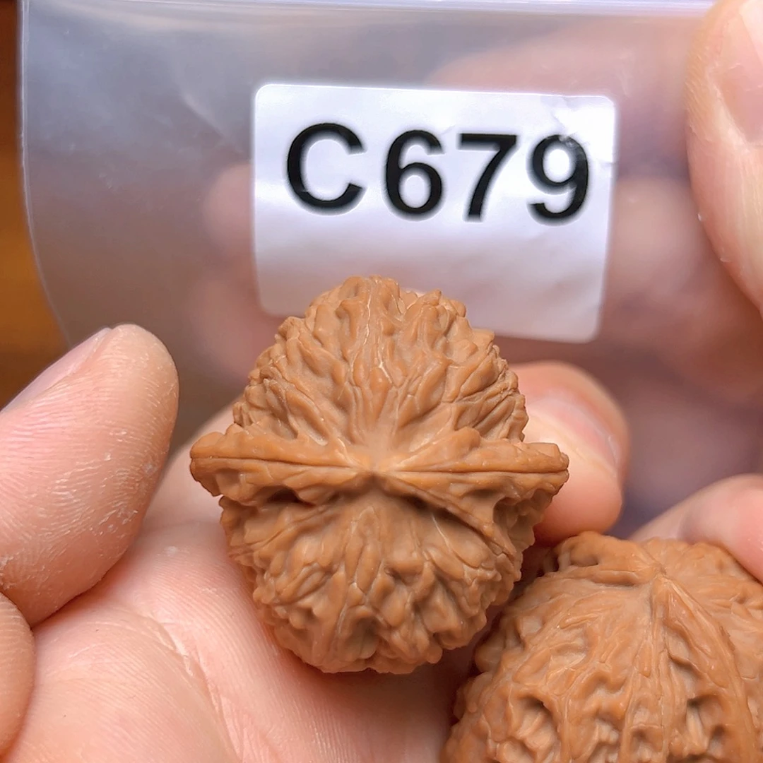 文玩核桃吊坠36三角白