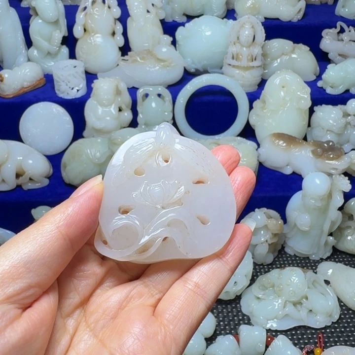 卜***琬和田玉（糖玉）未镶嵌颈饰