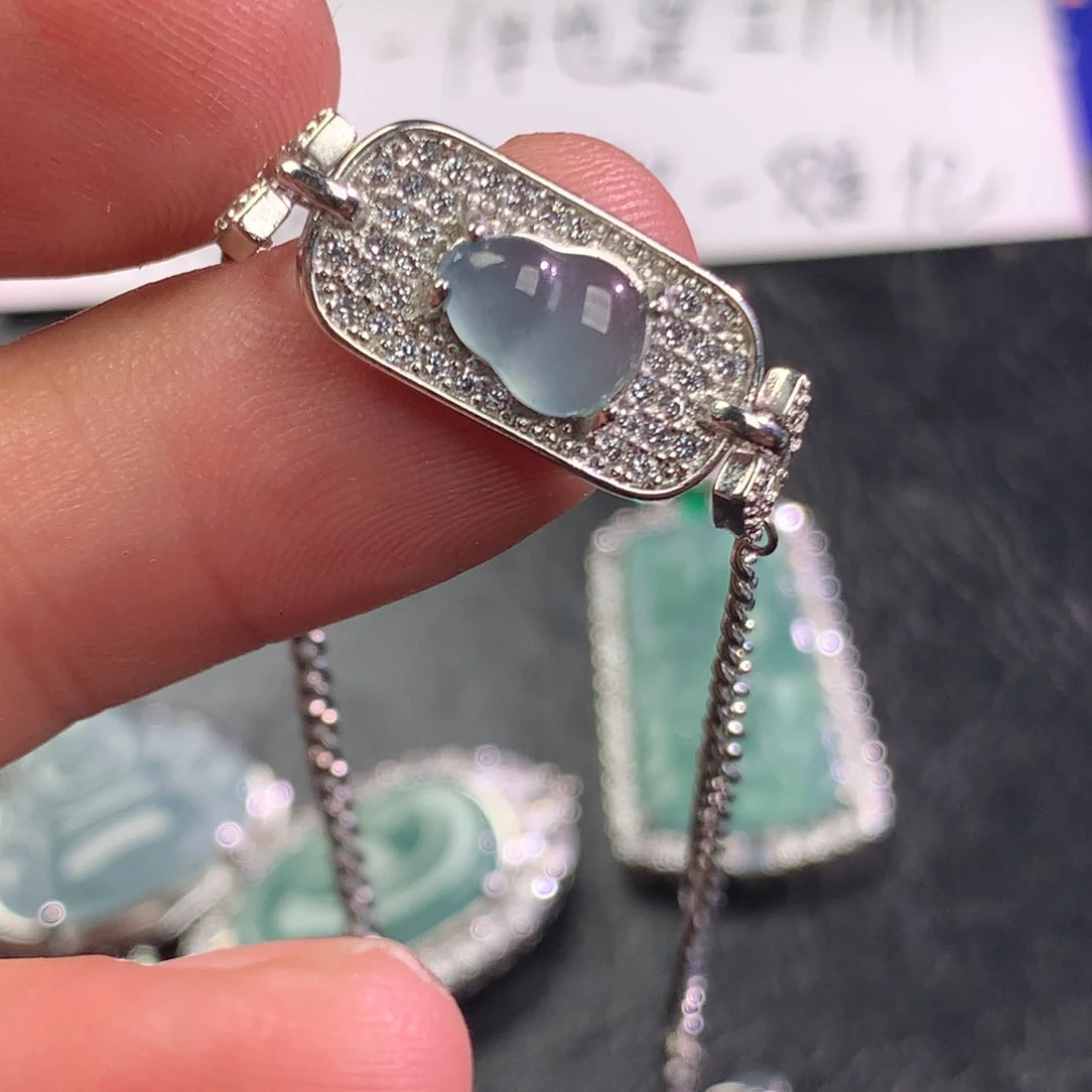 翡翠未镶嵌颈饰葫芦牌手链