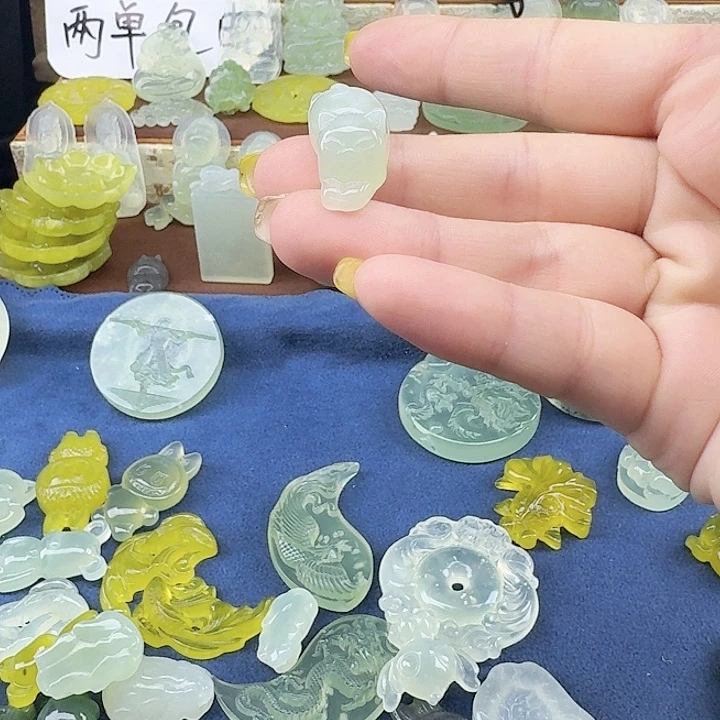 蛇纹石玉未镶嵌颈饰