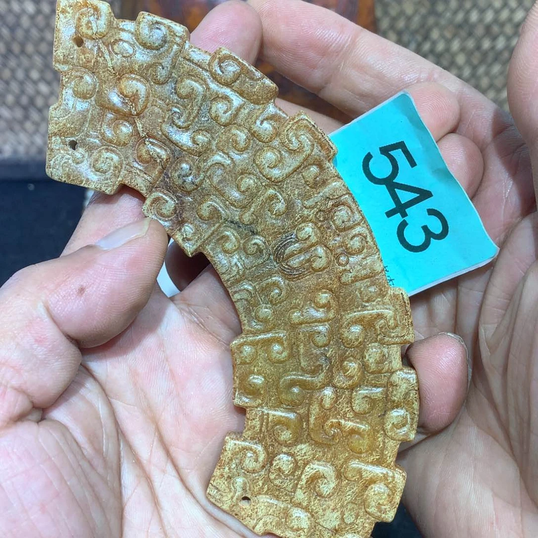 透闪石-蛇纹石玉未镶嵌颈饰