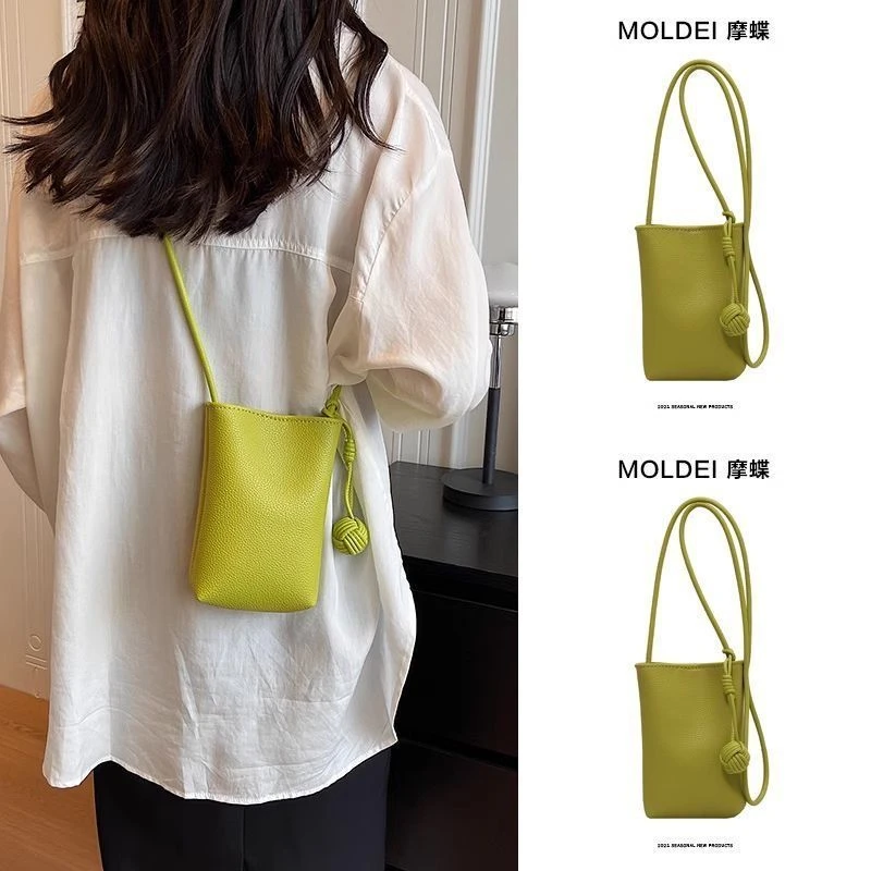 夏天夏季超火斜挎小包包女生2025新款绿色迷你散步质感小众手机包