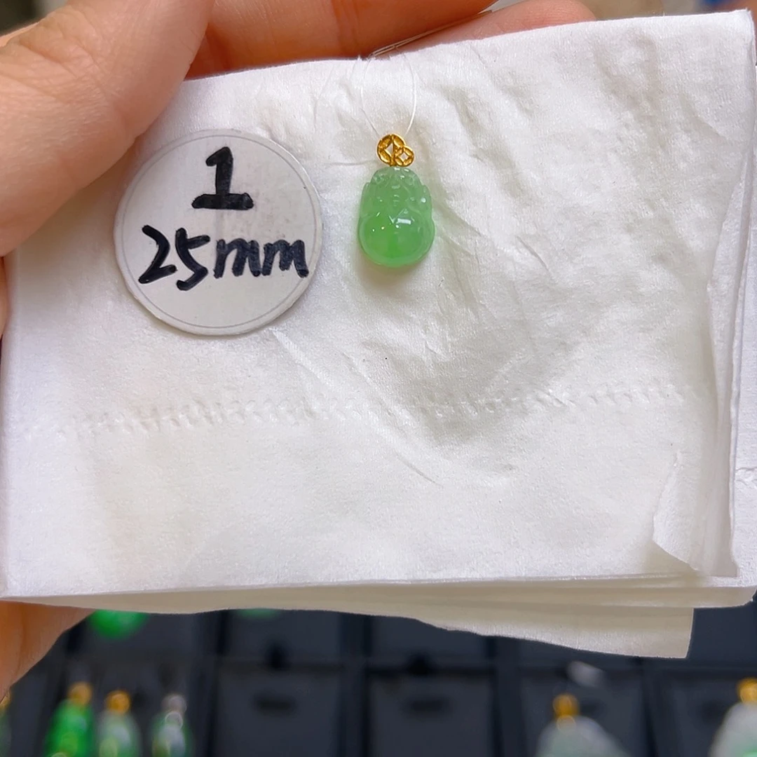 翡翠颈饰18K金镶嵌翡翠