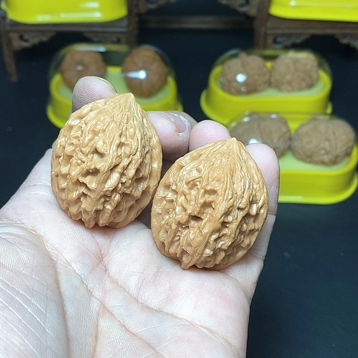 吊坠文玩核桃36.5尺，大沽石