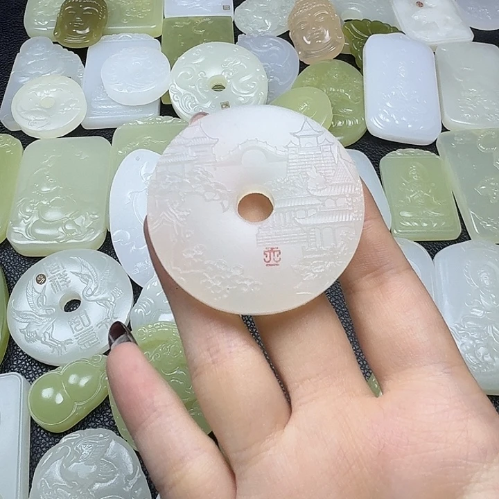 石英质玉未镶嵌颈饰