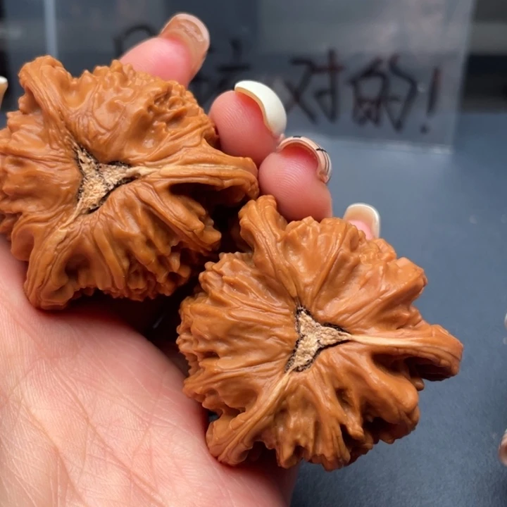 穿***冷文玩核桃吊坠白狮子