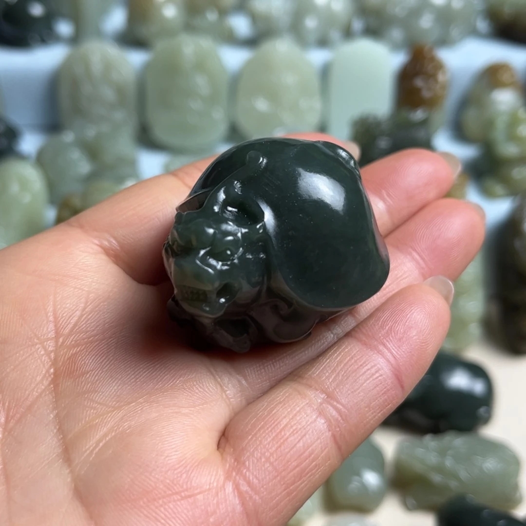 和田玉未镶嵌把件