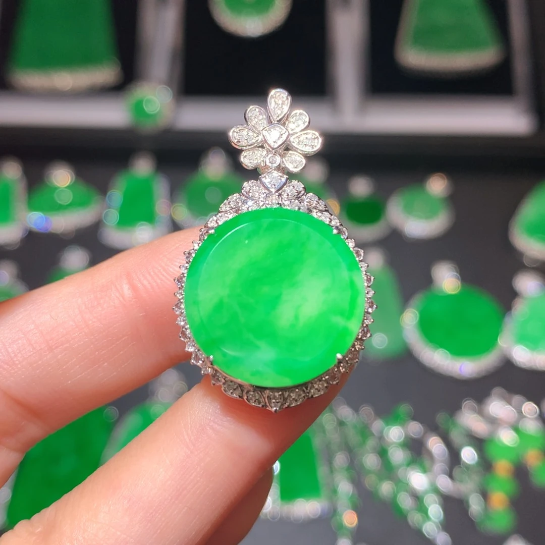 翡翠颈饰18K金镶嵌翡翠