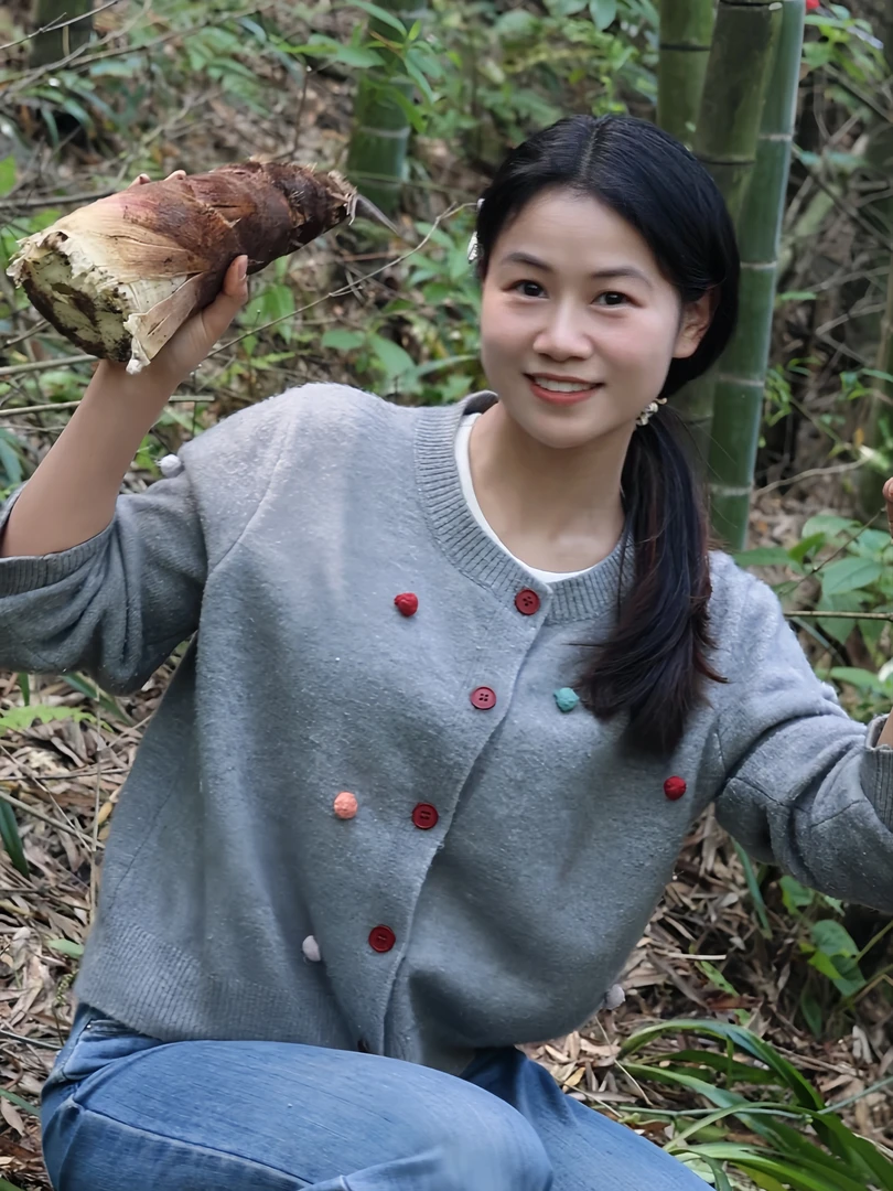 新鲜云南农家特产自晒 ，笋干，笋片。