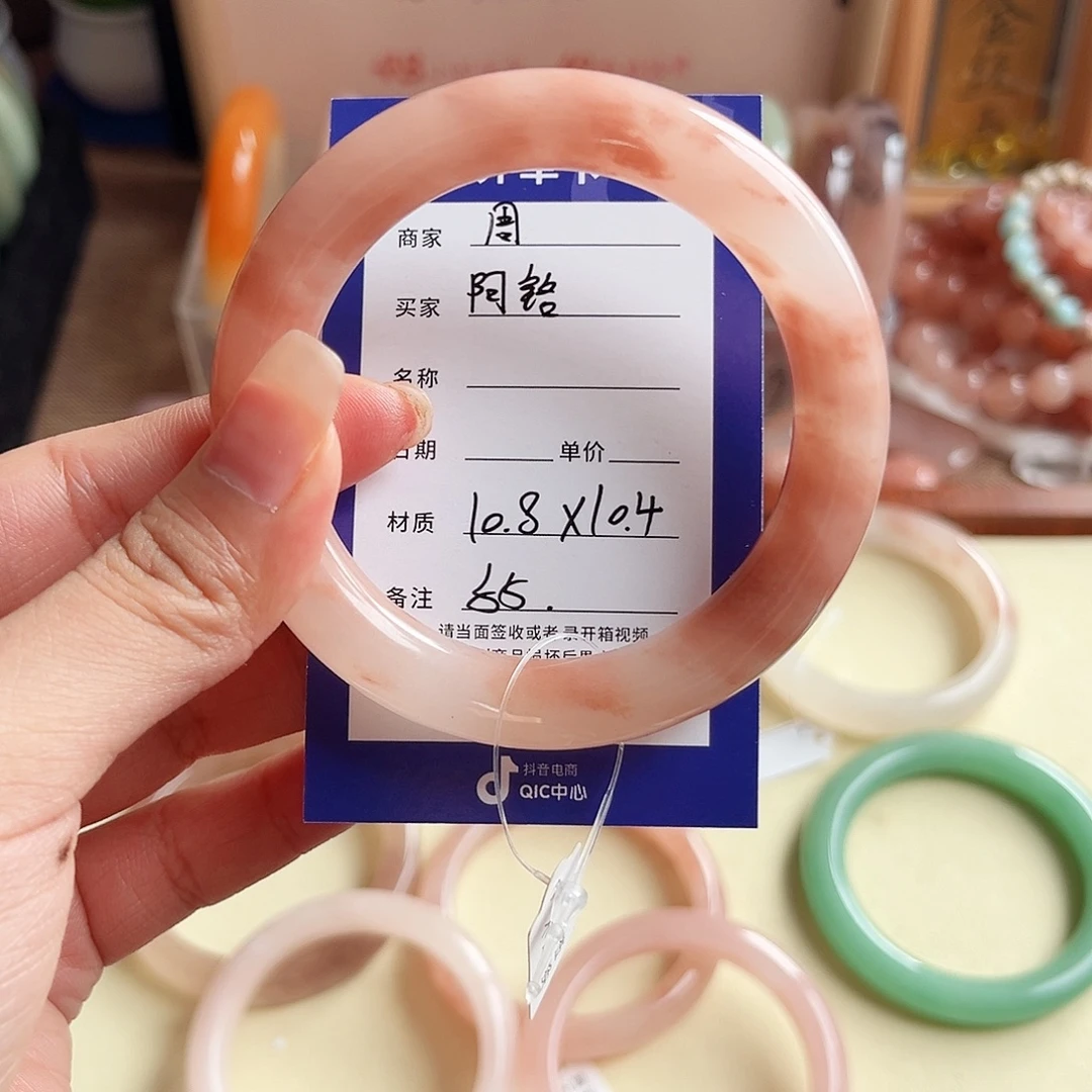 阿***啊石英质玉未镶嵌手镯