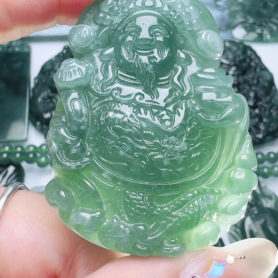 翡翠未镶嵌颈饰多样性发其一