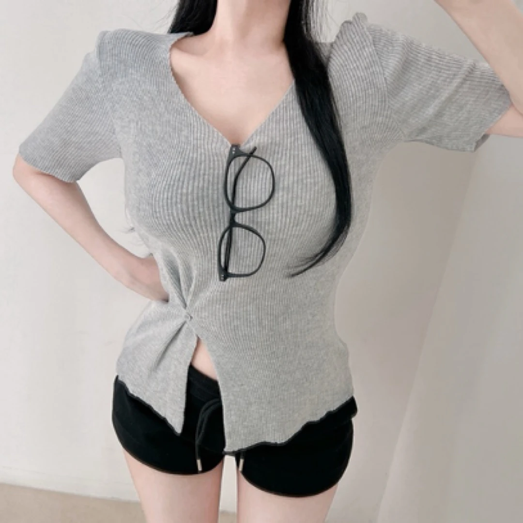 韩版短款针织衫 V领显瘦开叉收腰设计感夏季气质上衣