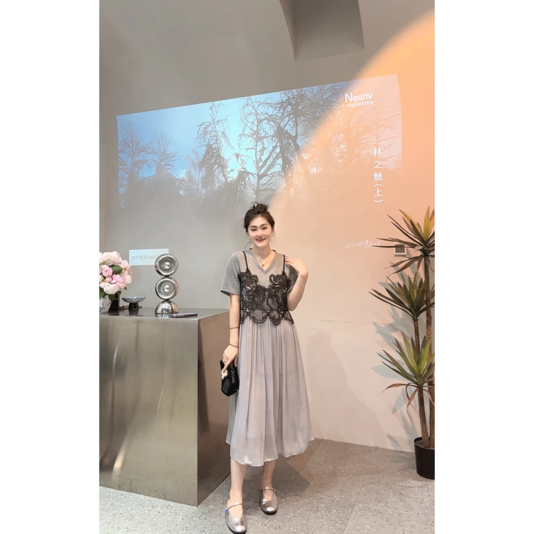 7056 设计师款法式高级感撞色拼接褶皱时尚显瘦假两件连衣裙 诗诗