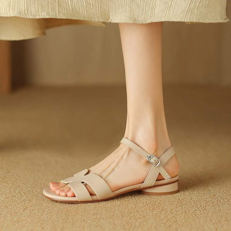 巨好看~真皮一字带露趾低跟凉鞋女夏外穿2025百搭粗跟休闲凉鞋