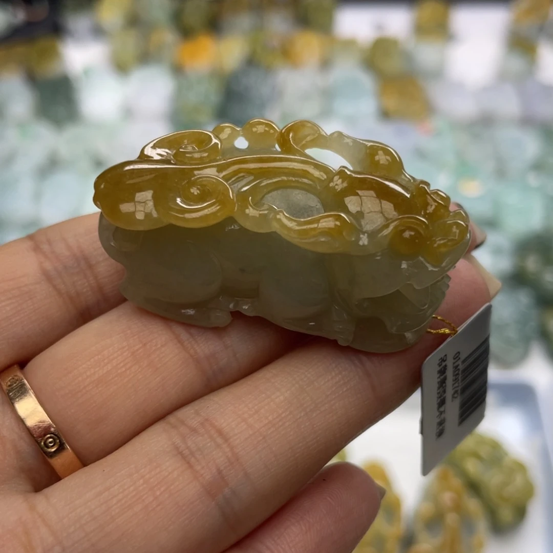 C***M翡翠未镶嵌颈饰貔貅