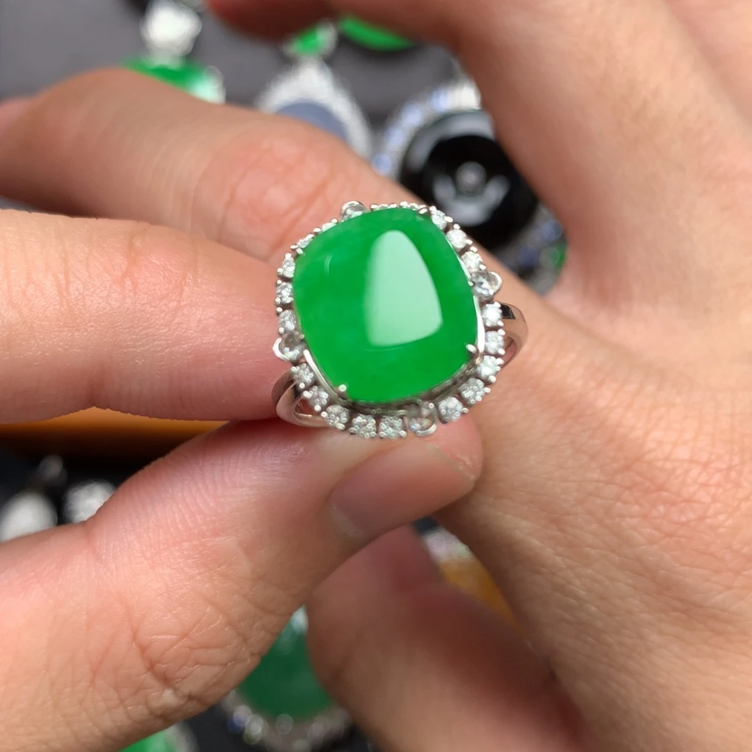 翡翠18K金镶嵌戒指