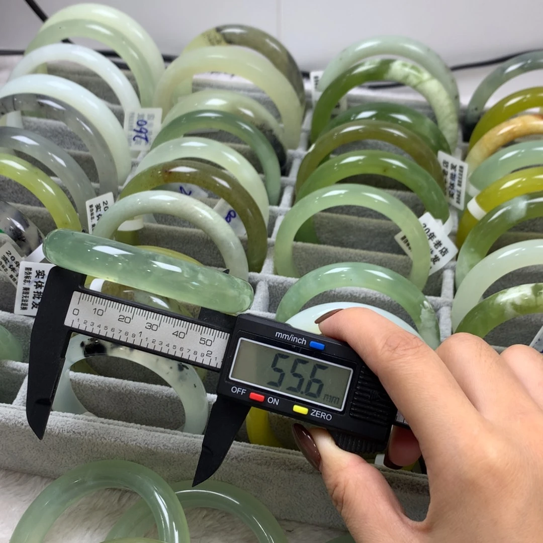蛇纹石玉未镶嵌手镯10