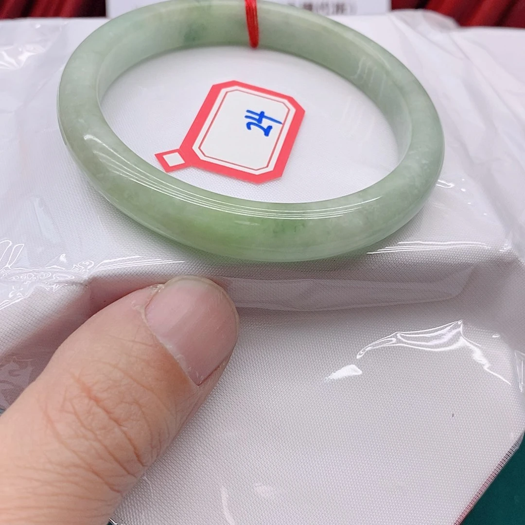 翡翠手镯未镶嵌爱**贝244444444