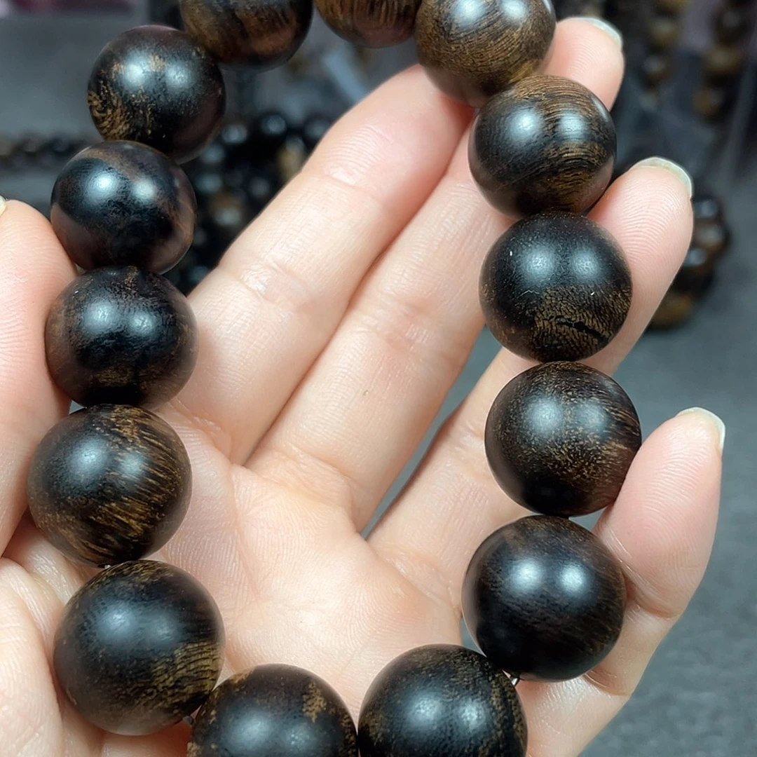 沉香手串白棋瘤疤