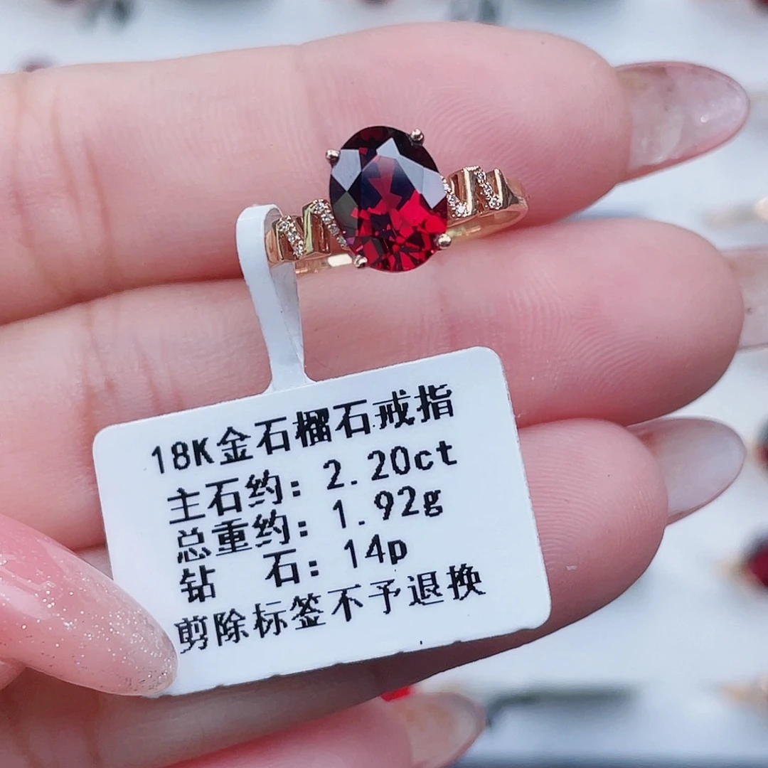 18K金镶嵌戒指石榴石