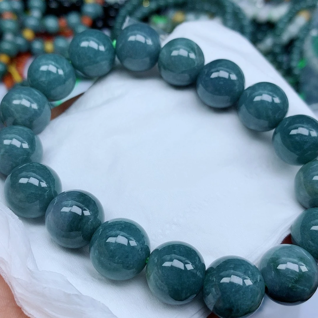 翡翠颈饰未镶嵌珠子