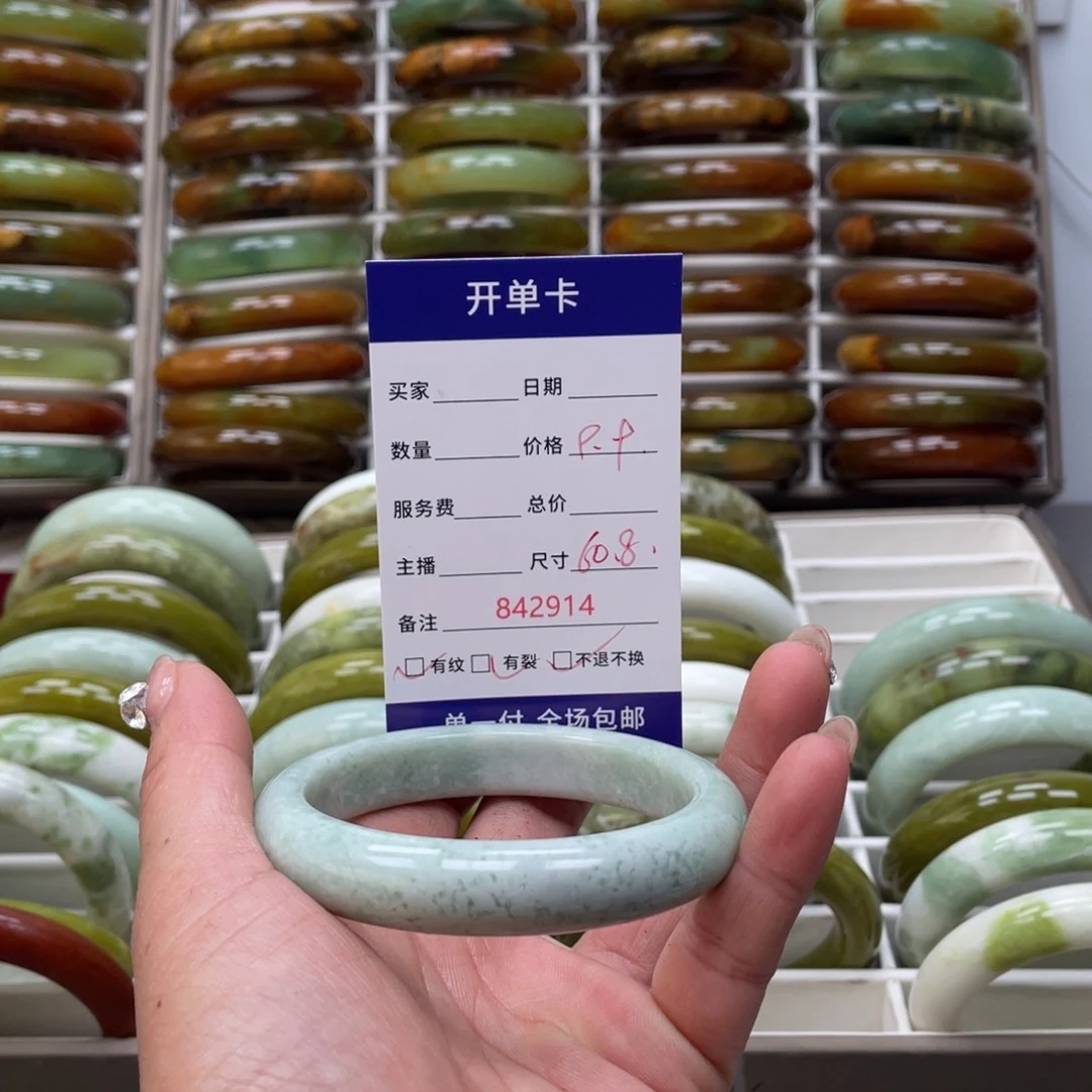 蛇纹石玉手镯未镶嵌三*姐