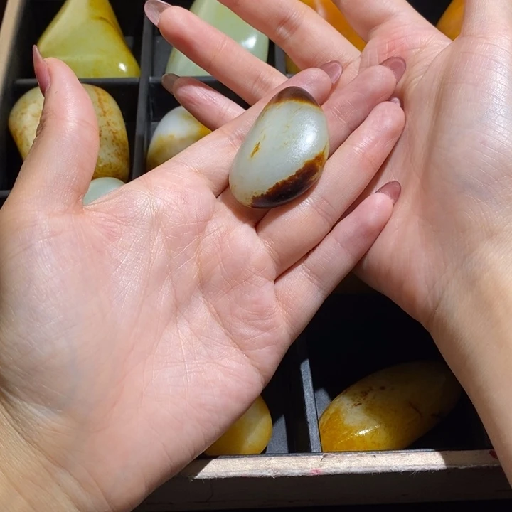 和田玉（糖玉）未镶嵌颈饰眼*