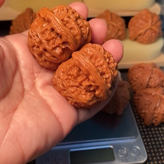 小***、文玩核桃吊坠核桃