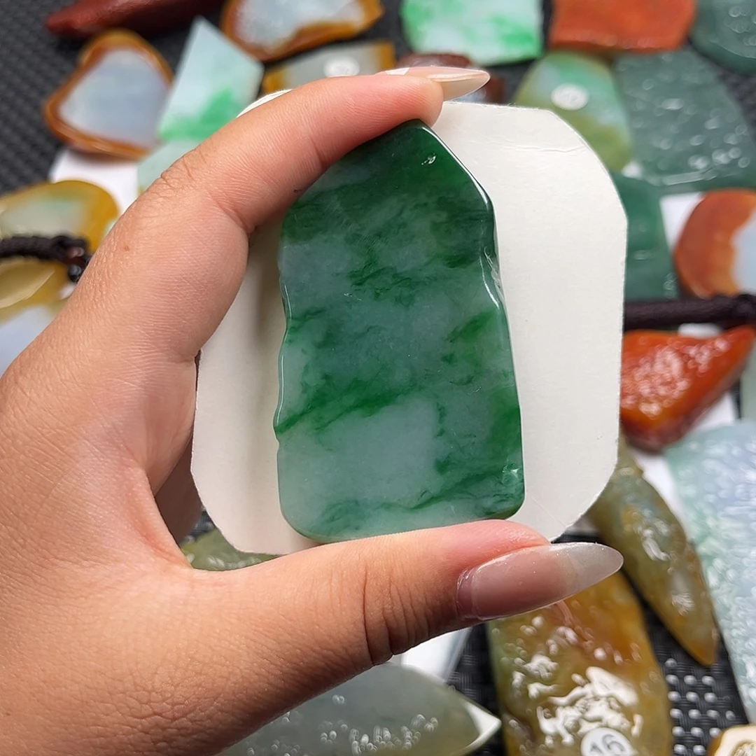 钱***翻翡翠未镶嵌挂件挂件